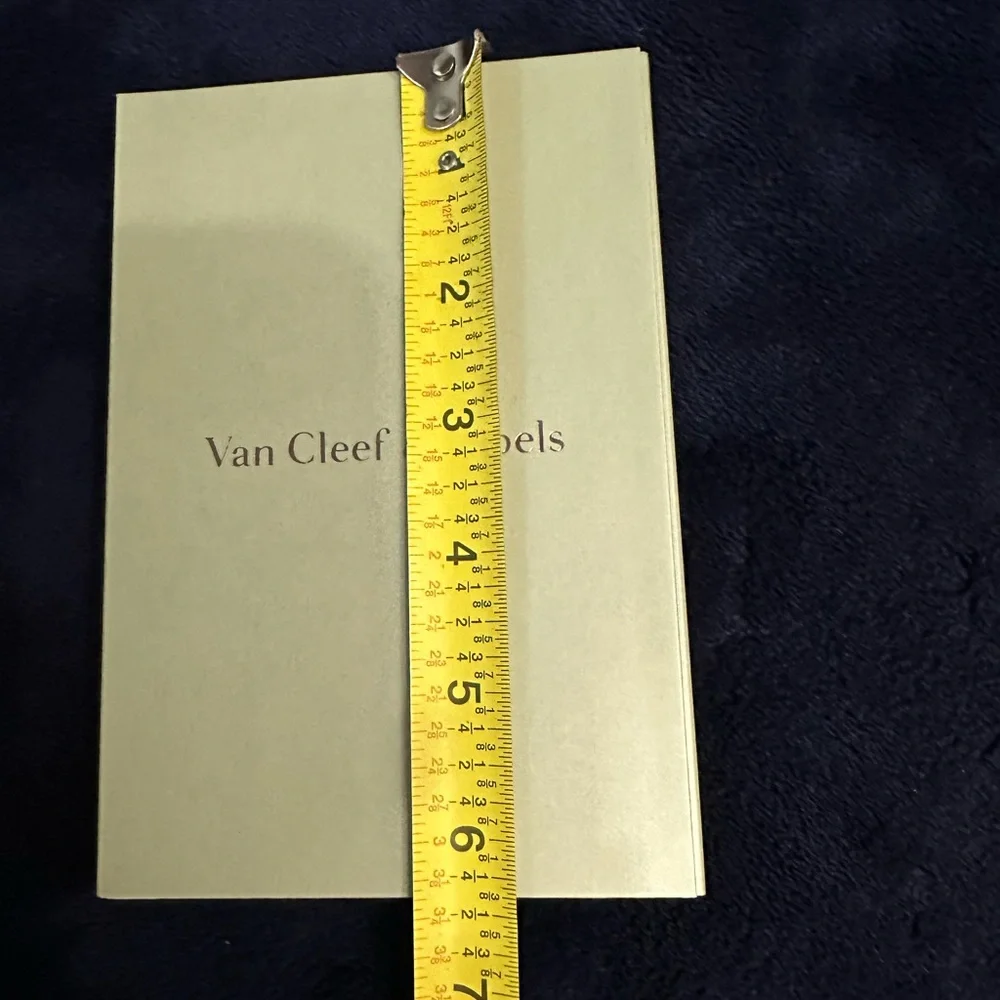 Van Cleef & Arpels Booklet new - Picture 4 of 11